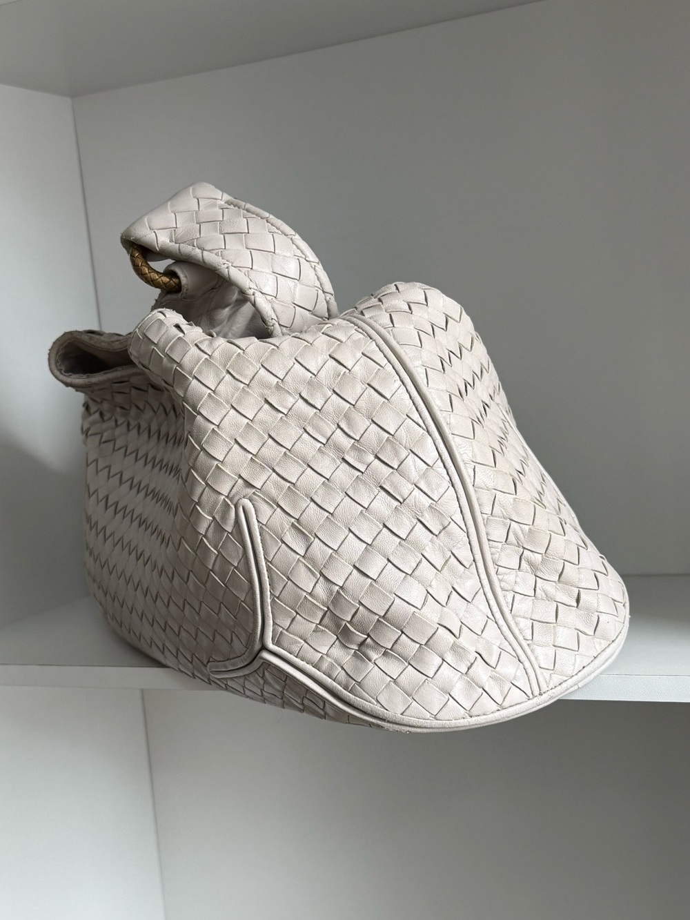 Bottega Veneta Cream Hobo Bag with Woven Leather and Curved Design - Picture 4 of 16
